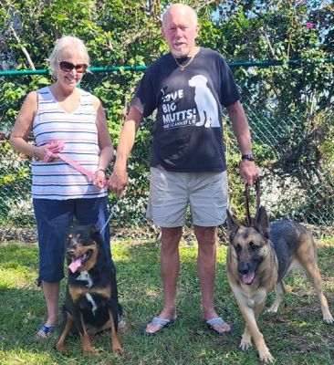 NYLA WITH NEW DAD EVAN AND MM SHARON AND ROTTIE SIS DOG 1442
Keywords: 1442
