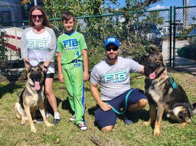 1458
BRUNO WITH NEW MOM KAT DAD BRIAN AND GABRIEL WITH NEW BROTHER SHADOW FORMERLY BROOKLYN DOG 1458
