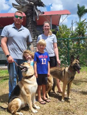 1470
BLAZE WITH NEW MOM SHAWNA AND DAD ADAM WITH HANNAH AND HUNTER AND KATO DOG 1470

