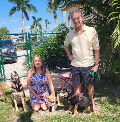 1517
JUST CALL ME AL WITH HIS NEW MOM LESLIE AND DAD MIKE WITH TWO SISTERS DOG 1517
