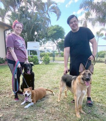 1537
BIRDY WITH NEW MOM CHELSEA AND DAD PAUL WITH LILLY AND BRUTIS DOG 1537
