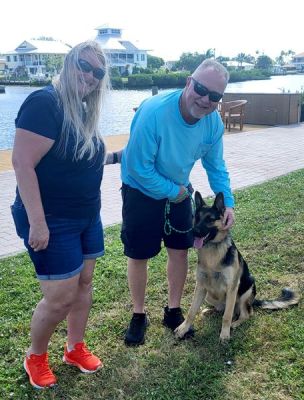 1538
ARNOLD WITH NEW MOM SHELLEY AND DAD PAUL DOG1538
