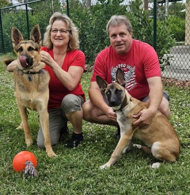 1547
DARLA WITH NEW MOM LYNN AND DAD STEVE WITH BRO ASHER DOG 1547
