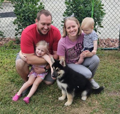 1550
PUPPY FAT BOY WITH NEW MOM MEGHAN AND DAD JAMES DOG 1550
