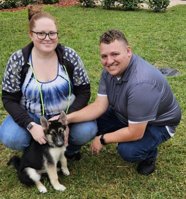 1553
PUPPY YELLOW AKA ELSA WITH NEW MOM SHANNON AND DAD ZACK DOG 1553
