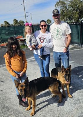 1570 1571
PUPPIES NORA AND CORA WITH NEW DAD MATT AND MOM LILLIE DOGS 1570 AND 1571
