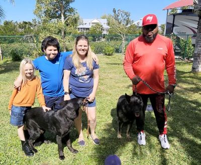 1577 1578
DAX AND TITAN ARE WITH NEW MOM ASHLEY AND DAD IAN DOGS 1577 AND 1578
