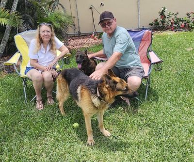 1798
HAROLD WITH NEW MOM DONNA AND DAD BILL (PRIOR ADOPTERS!) ALONG WITH BONNIE THEIR DUTCHY DOG 1798
