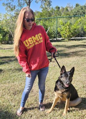 1843
GUNNER WITH NEW MOM MELISSA DIOG 1843
