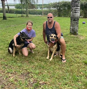 HARLEY WITH NEW DAD CRAIG AND SIS TORY WITH BROTHER BAMA DOG 1205
Keywords: 1205