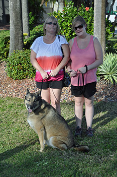 LEXI AND NEW MOM LEANNE AND HER MON KENDRA DOG 646
