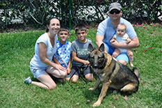 SAMMY WITH BRENT CHRISSY AND KIDS DELANEY, MASON AND MACKAIN DOG 564 
