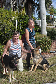 DOLLY WITH MOM HELENA AND DAD STAN AZND BROTHER JACKIE DOG 526
