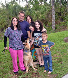 MAX WITH CHRISTINA, VIV DAD JOE, LITTLE JOE JACLYN AND VICTORIA  DOG 574
