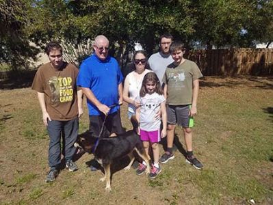 SAM WITH DAD FRED MOM KIM AND PEBBLE, ROCCO, ERIC AND ALEX DOG 776
