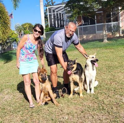 PUPPY KIMBER WITH NEW MOM MARY ANN AND DAD RON DOG 1302
Keywords: 1302