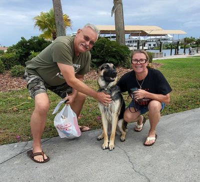 WHISKEY WITH NEW DAD GERALD AND MOM KRISTIN DOG 1309
Keywords: 1309