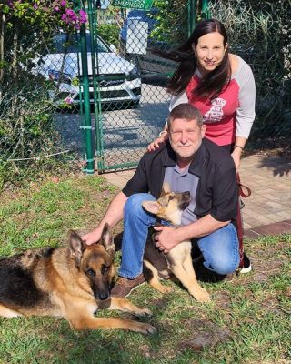 PUPPY ROGER WITH NEW MOM AND DAD DOG 1401
Keywords: 1401