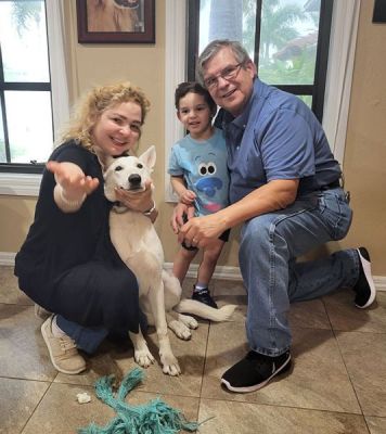 MOLLY (WHITE) WITH NEW MOM AND DAD DOG 1399
Keywords: 1399