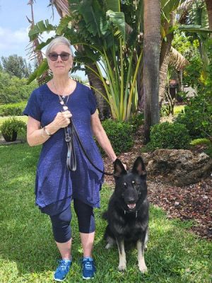 SHAKA WITH NEW MOM PEGGY DOG 1329
Keywords: 1329