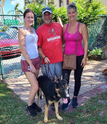 ARTHUR WITH NEW MOM MARIE DAD DAVID AND SIS SAMANTHA DOG 1385
Keywords: 1385