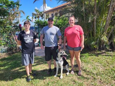 OSO WITH NEW MOM KIM AND SON COREY AND BF JONATHAN DOG 1384
