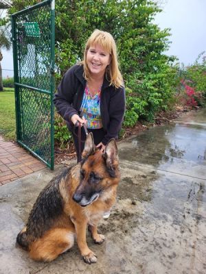 KATYA WITH NEW MOM PAM DOG 1406
Keywords: 1406