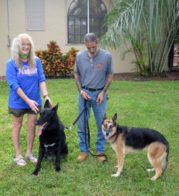 CHARLOTTE WITH NEW DAD ROBERT MOM CHRISTNE AND BRO GOLIATH DOG 1274
Keywords: 1274