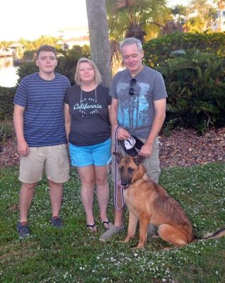 CLIFFORD WITH NEW DAD ANDY,MOM NATLAIYA AND BRO FRANK DOG 1279
Keywords: 1279