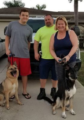 CAMY WITH NEW MOM TANIA DAD VINNIE AND BRO JAVIER DOG 905
