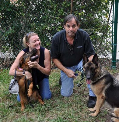 MARTHA WITH NEW DAD VICTOR AND MOM GINNY WITH SIS COCO DOG 1180
Keywords: 1180