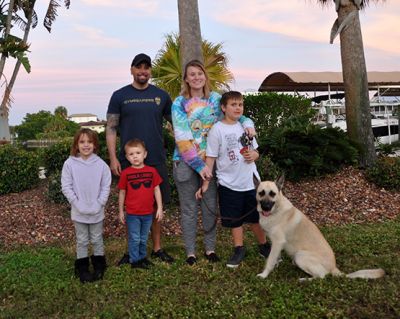 MAURICE WITH NEW DAD DEX MOM JESS AND DEX JR AIDEN AND KAMRYN DOG 1197
Keywords: 1197
