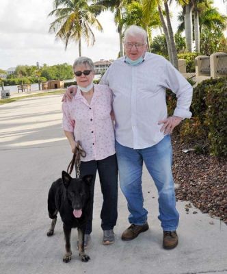 ECLYPSE AKA EBONY WITH NEW MOM BARBARA AND DAD GARY DOG 1189
Keywords: 1189