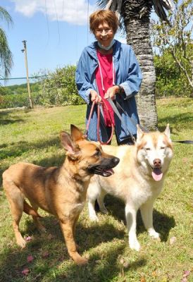 NOVA WITH NEW MOM TRAUDI AND BRO APPOLLO DOG 1216
Keywords: 1216