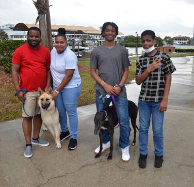 MJ WITH NEW DAD ALVONTAE, MOM KAM AND BROTHERS JATAVIUS AND JAVONTAE WITH SIS LUCY DOG 1227
Keywords: 1227