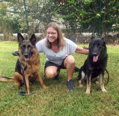 BRUTUS WITH NEW MOM LUANA AND BRO KERA DOG 1268
Keywords: 1268