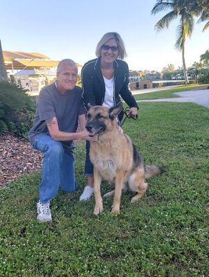 KING WITH NEW DAD JAMES AND MOM KRISTEN DOG 1282
Keywords: 1282