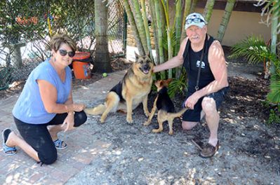 BUNNY AND NEW MOM GAIL DAD GORDON AND SIS CHARLOTTE DOG 810
