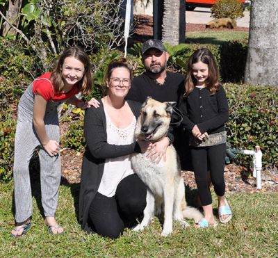 JENNY WITH NEW MOM MELISSA DAD DAN AND AINSLEY ZOEY ADEN AND SKYLAR DOG 1001
Keywords: 1001