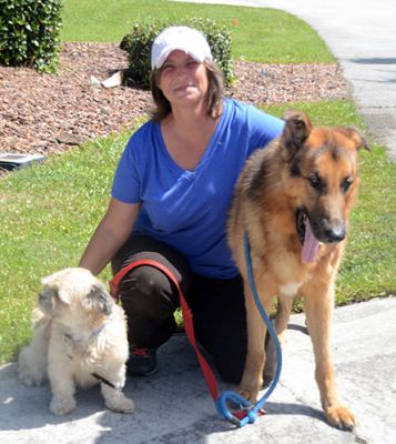 STORM WITH NEW MOM KIM AND SIS TOODLES  DOG 838
