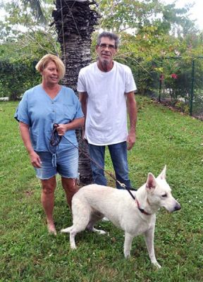 KIHEA WITH NEW MOM NANCY AND DAD TIM DOG 975
Keywords: 975