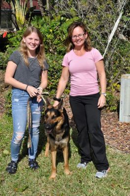 LOGAN WITH NEW MOM MAKAYLA AND HER MOM YOLANDA DOG 994
Keywords: 994