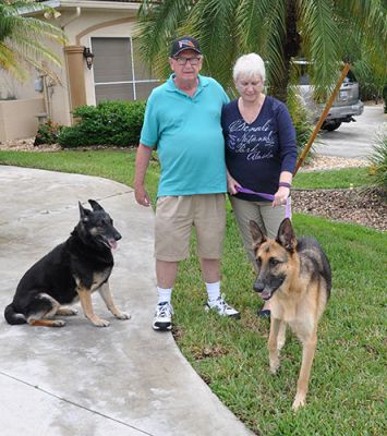 SCOOBY WITH MOM JANET DAD ANDY  AND NEW SIS KELLY DOG 825
