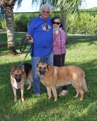 TITAN WITH NEW DAD GREG MOM FERN AND BRO REMINGTON DOG 1174
Keywords: 1174