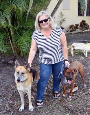 WALDO WITH NEW MOM KELLYANN AND BROTHER BANDIT DOG 1002
Keywords: 1002