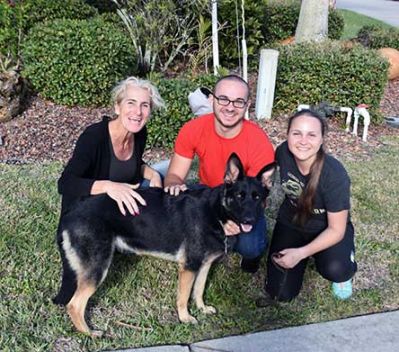 ABBY WITH MOM CHRISTINA BROTHER FRED AND SIS JANE DOG 780
