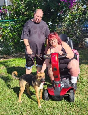 DEXTER WEITH NEW MOM SHEREE AND DAD CARL DOG 1411
Keywords: 1411