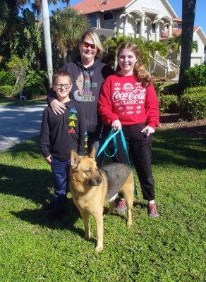 CANELO WITH HIS NEW MOM TIFFANY AND SIS HALEY ANBD BRO JEFF DOG 1272
Keywords: 1272