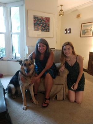 RUGER WITH NEDW MOM DIANE AND SIS MYA DOG 923
Keywords: 923