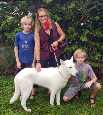 SUGAR WITH NEW MOM JOHANNA AND BROS ETHAN AND JULIAN DOG 1156
Keywords: 1156